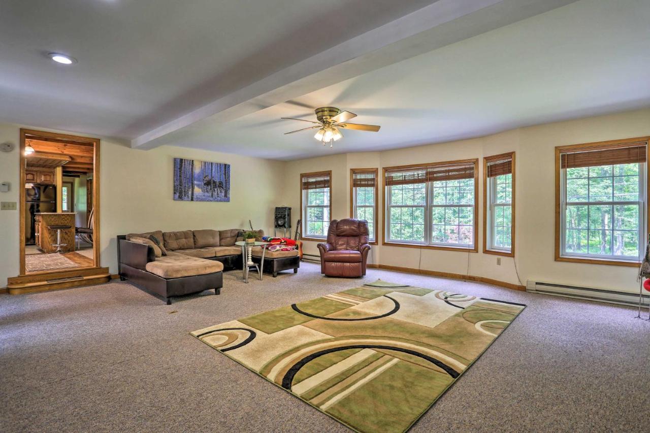 Henryville Home With Hot Tub About 5 Mi To Camelback! Exterior photo