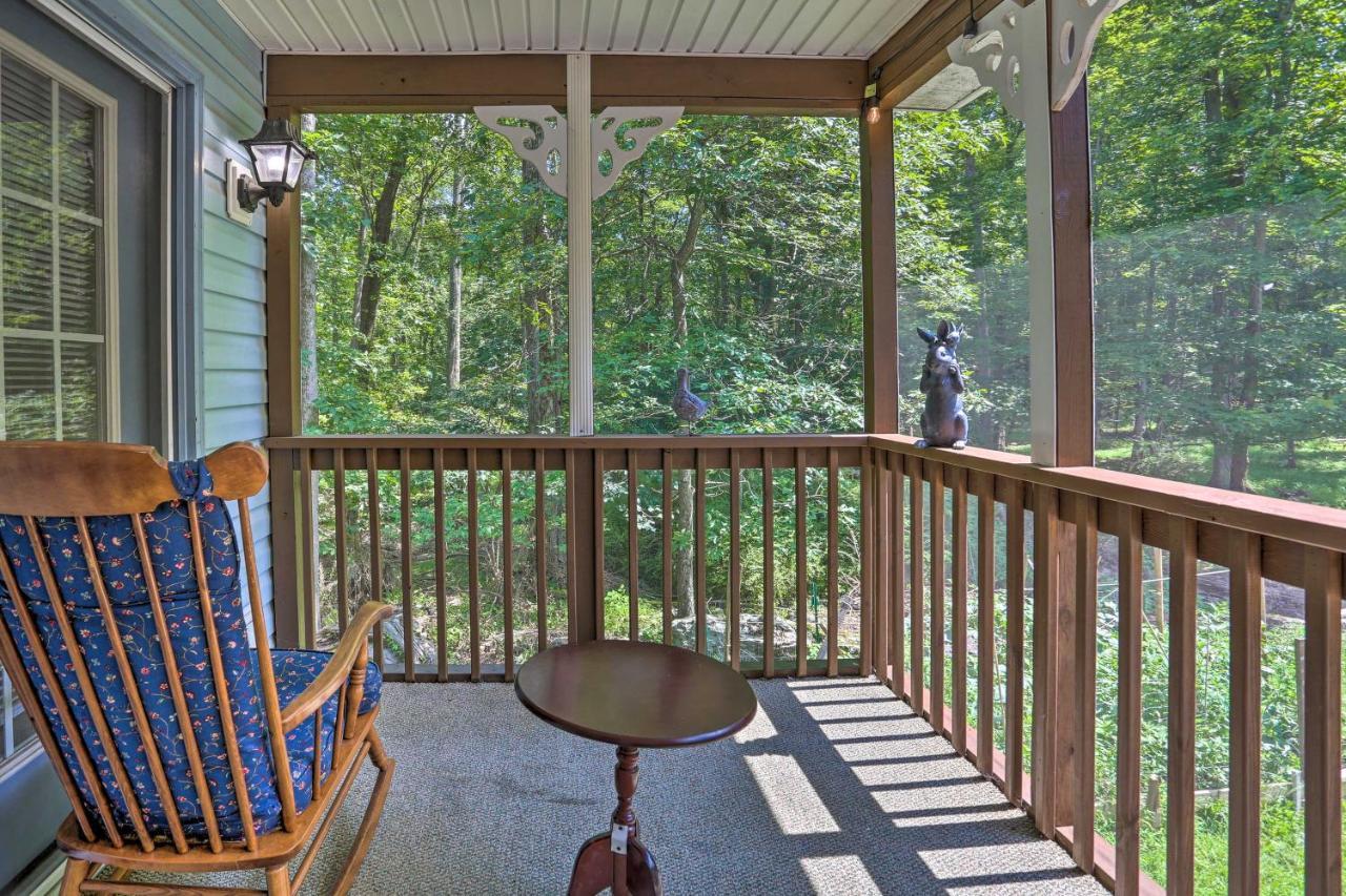 Henryville Home With Hot Tub About 5 Mi To Camelback! Exterior photo
